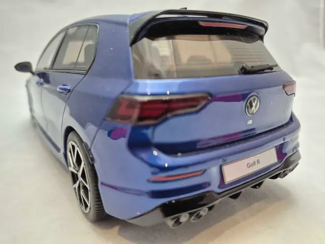 VW Volkswagen Golf R MKVIII Blue 1:18 Resin Ottomobile Rare in Arts & Collectibles in Markham / York Region - Image 3