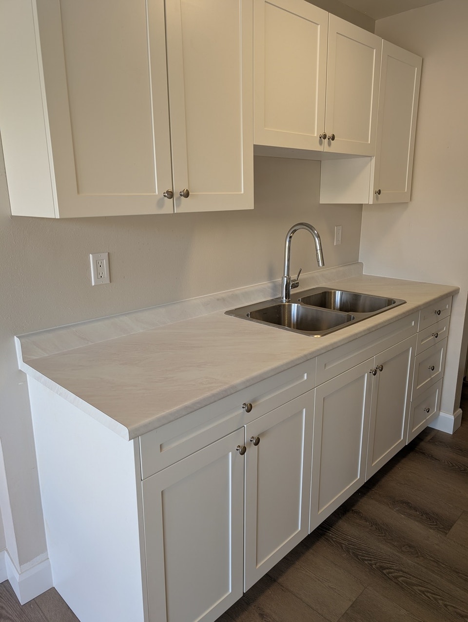 Renovated 2 Bedroom Apartment 5