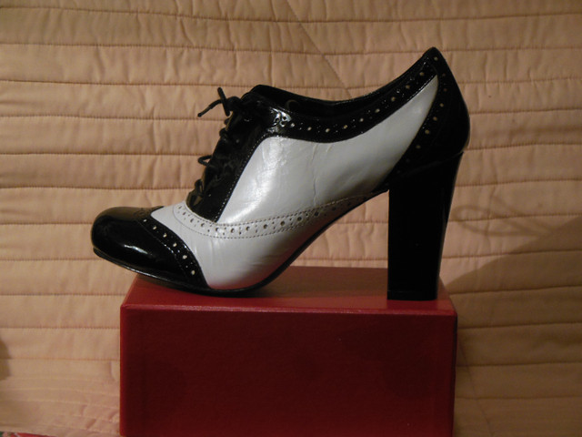 RETRO VINTAGE BLACK & WHITE OXFORD BROGUE SPECTATOR SHOES in Women's - Shoes in Stratford - Image 4