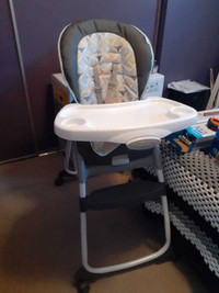 Selling highchair/booster