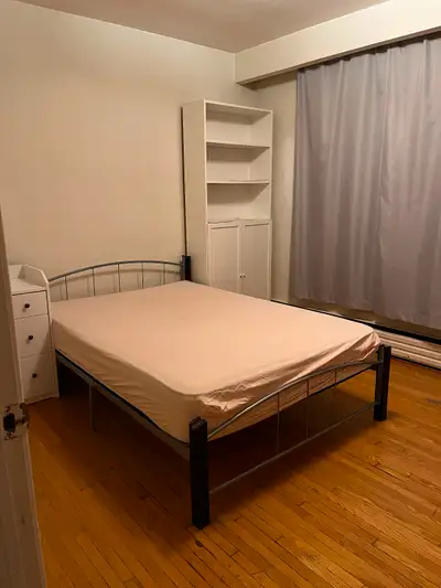 $900 Nice room for rent in Downtown of Toronto.