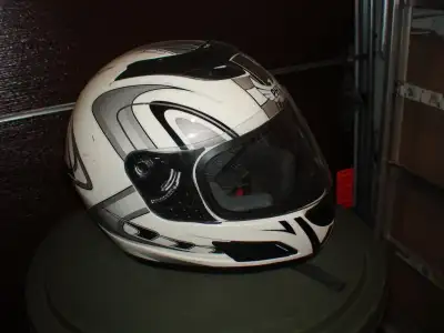 Bonjour, je vends un casque XL de PHX jamais accidenté. En bonne condition. Merci de votre intérêt!...