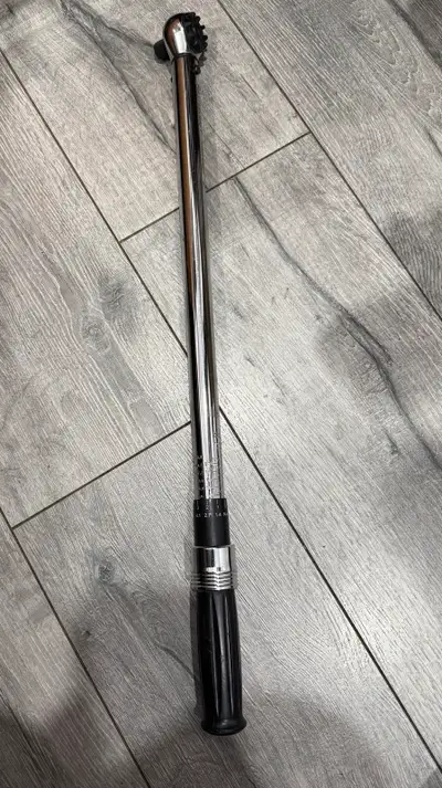 This Mastercraft torque wrench features a 1/2-inch drive and a torque range of 50-250 lb-ft, making...