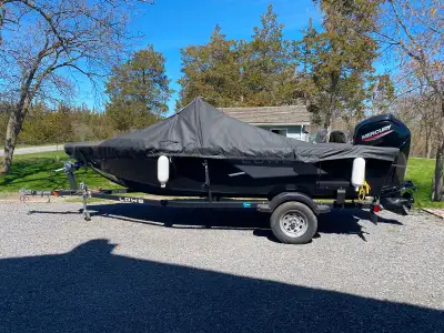 2022 Lowe Fs1625 Fish and Ski boat Ample room for family fishing or skiing/tubing Well maintained an...