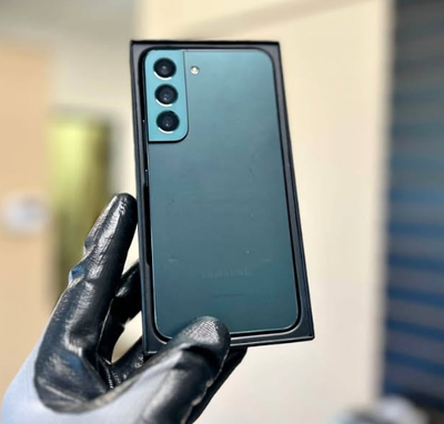 Samsung S22, A21, S20 32GB/128GB Store Clearance Sale!, View more