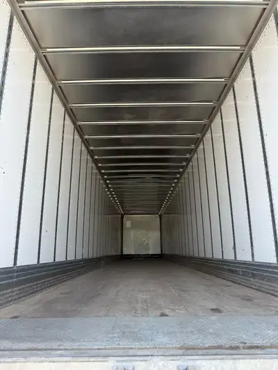 2023 ITD dryvan Tires with a lot of thread New brakes Alignment done 514-838-5115