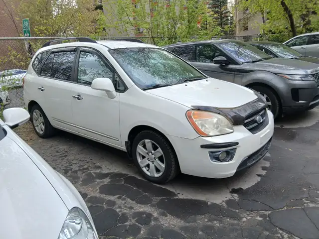 Kia rondo ex model automatic well maintained457023429227980801