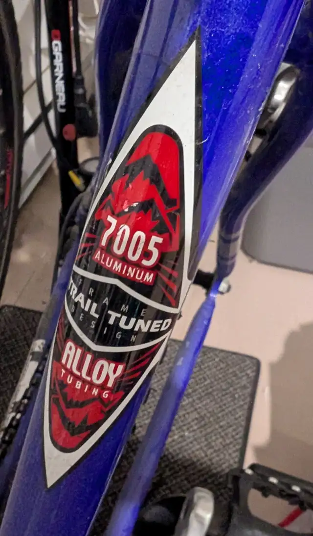 vélo de montagne SCHWINN in Mountain in City of Montréal - Image 11