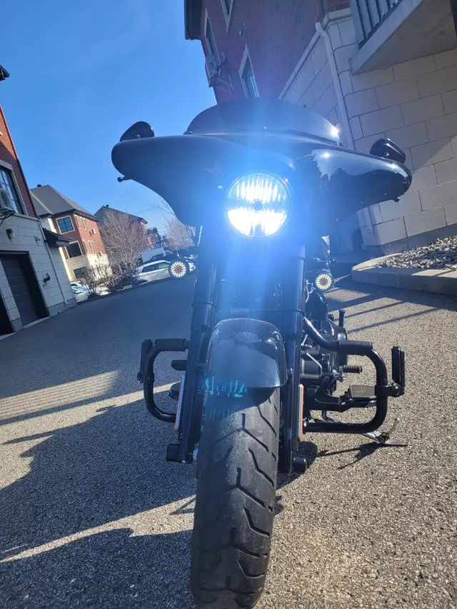 Harley Davidson 2017 Fatboy Lo S in Touring in Laval / North Shore - Image 2