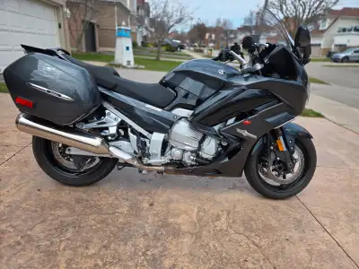 2020 Yamaha FJR 1300ES. 8000 kms Excellent condition. Adjustable windscreen, hard shell cases, heate...