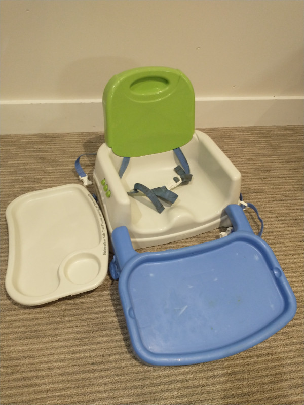 Fisher-Price Baby Portable Toddler Booster Seat in Feeding & High Chairs in Oakville / Halton Region - Image 2