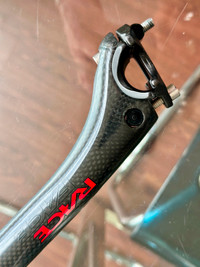 CARBON SEATPOST - Like New 27.2 - 300mm - 157g