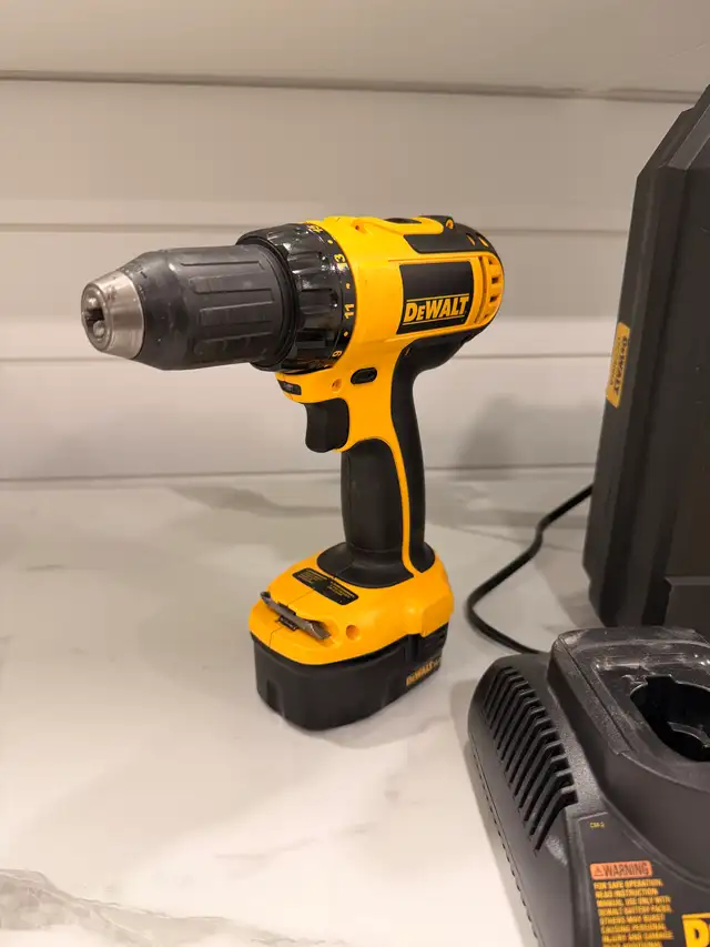 Dewalt Drill in Power Tools in Oshawa / Durham Region - Image 2