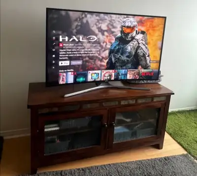 Samsung 49 Curved Smart TV mint condition with original box and remote