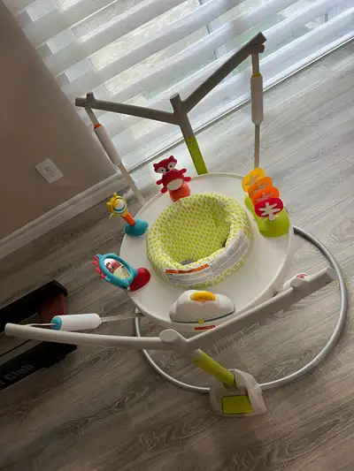 Clip-on toys can be positioned based on baby’s abilities.