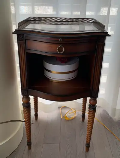 Brand: Bombay Marble top/wood Excellent condition Pick-up location: Yonge/Eglinton