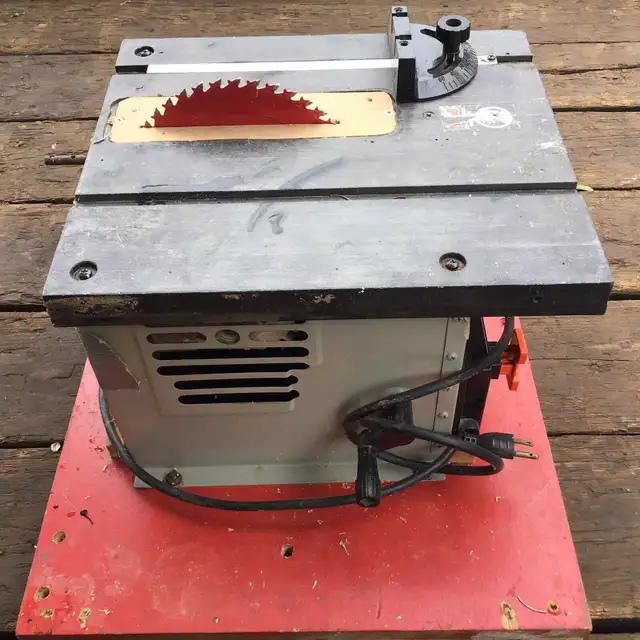 Black & Decker  8" Table saw - blade not included in Power Tools in Oakville / Halton Region - Image 2