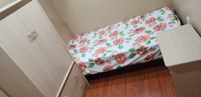 Private Room for Rent for Girl Students in Room Rentals & Roommates in Mississauga / Peel Region