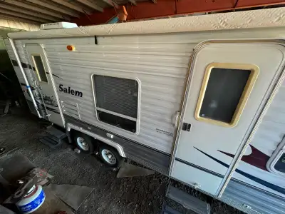 Selling a barely used 2006 Forest River Towable Trailer for $13,000. It has 3 beds, a bathroom with...