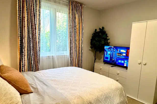 Furnished private room for rent in Room Rentals & Roommates in City of Toronto - Image 3