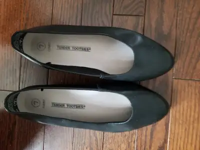 TENDER TOOTSIES -  LEATHER GIRL'S SHOES, SIZE 7B, View more