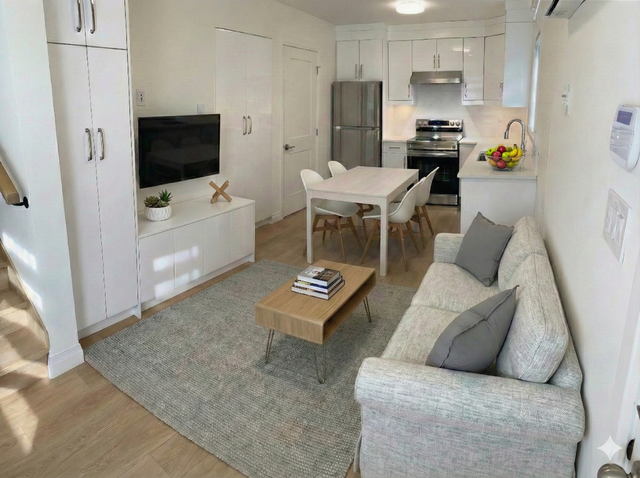 Elegant Laneway Home for Rent in Long Term Rentals in Vancouver - Image 15