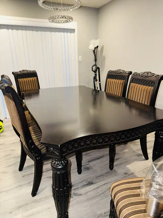 Solid wood Dining Table with 8 chairs in Dining Tables & Sets in Victoria - Image 2