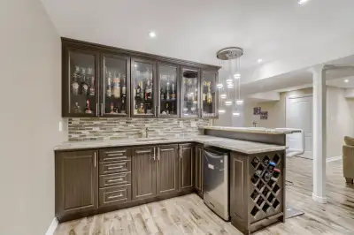 Beautiful 1 bedroom basement available for rent in Richmond Hill as of July 1st. Closest intersectio...