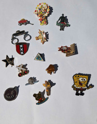 Label pins variées