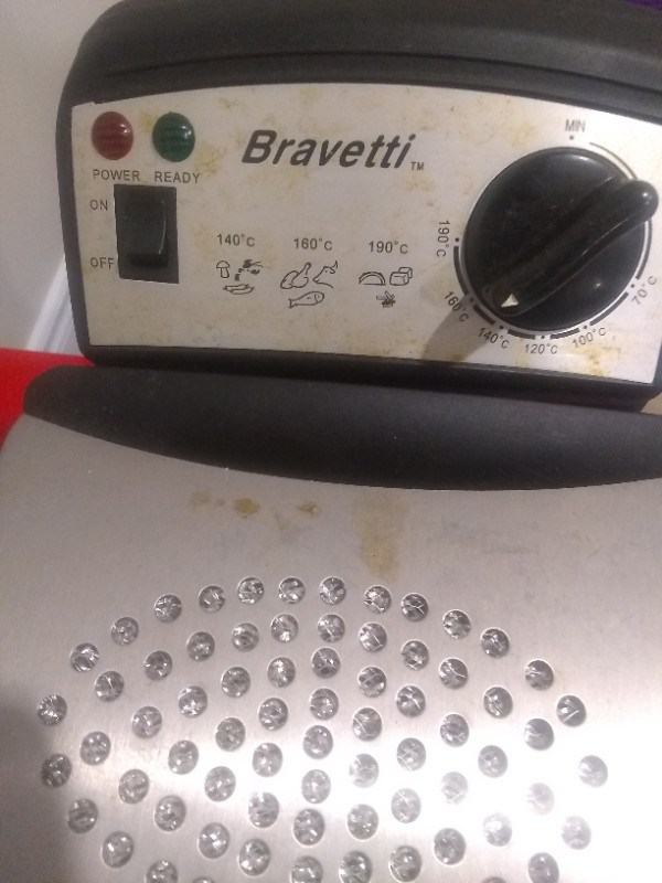 Bravetti deep fryer in Microwaves & Cookers in Oshawa / Durham Region