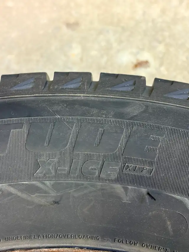 4 Steel Rims - old Michelin tires X-ice 225/65R17 - Honda C in Tires & Rims in City of Toronto - Image 4