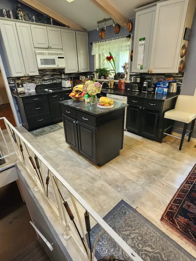 $750 Large Room for rent in gorgeous neighborhood ! in Room Rentals & Roommates in Peterborough - Image 7