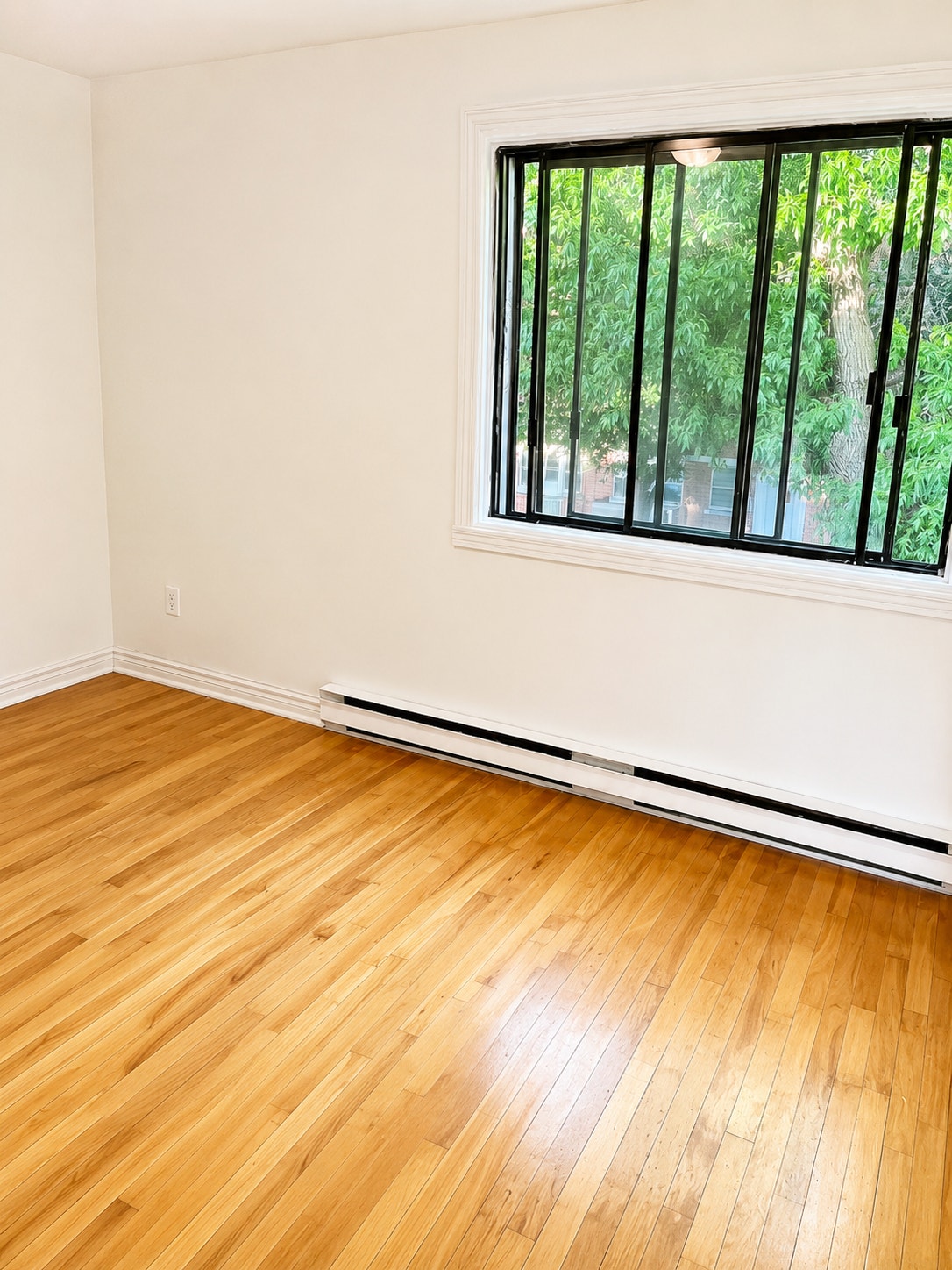 5½ FOR RENT – 3 BEDROOMS – 5 MIN WALK TO MONK METRO — photo 1
