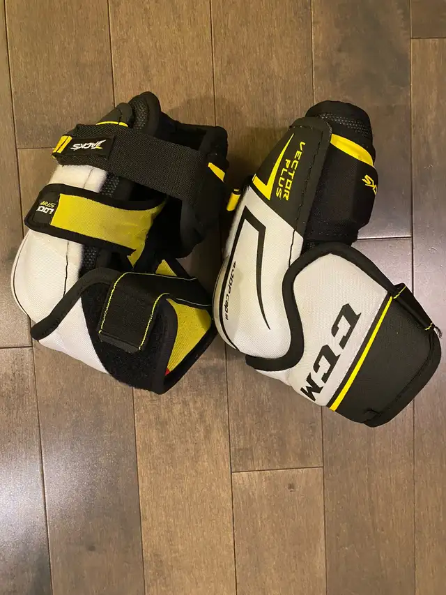 CCM Vector Plus Elbow Pads in Hockey in Calgary - Image 4