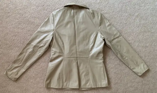 Women’s jacket in Women's - Tops & Outerwear in Oakville / Halton Region - Image 3