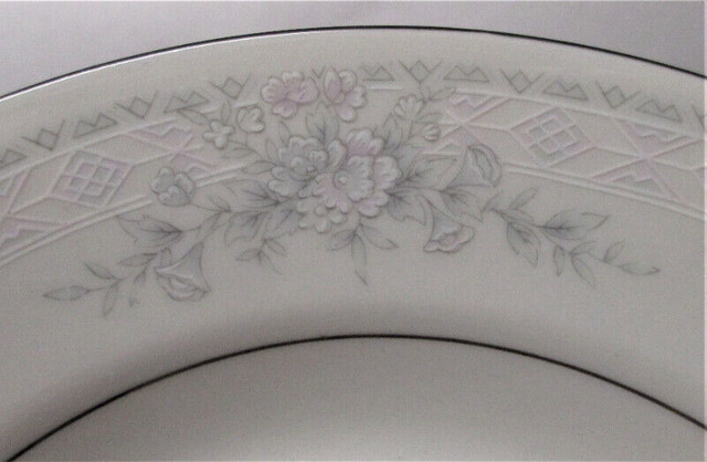 Set of 4pcs Sango Majesty Collection Romantica 8396 Salad Bowls in Other in Stratford - Image 4