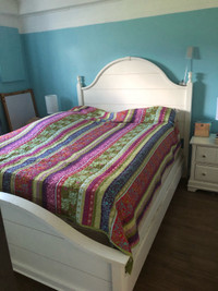 Set de chambre queen sans matelas 250$..avec matelas sommier500$