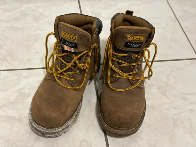 Dakota safety boots csa in Men's Shoes in Markham / York Region - Image 2