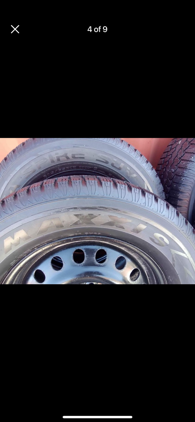 Set of 4 MAXXIS winter tires with rims(245 65 17) pattern (5×114