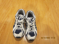 ADIDAS SIZE 91/2 RUNNING SHOES