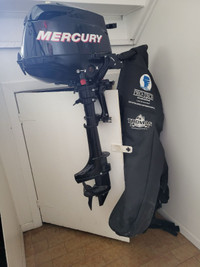 Moteur Mercury 2,5 HP  4 temps comme neuf 