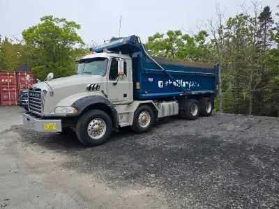 2015 Mack Granite twinn Steer dump 316681 kms Mack engine Automatic trans 20' heated box Heavy singl...