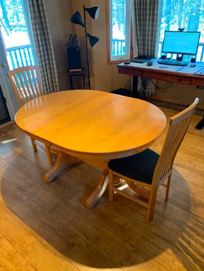 Great deal!!  Solid MAPLE dining room Table