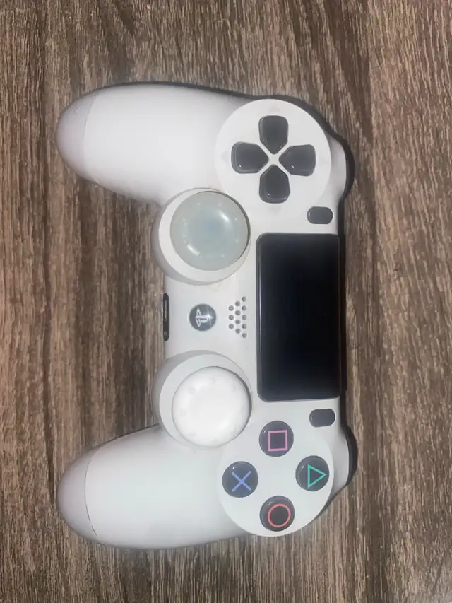 PS4 Controller414907066305761280
