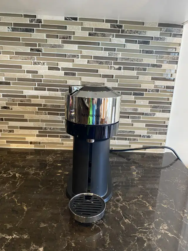 Nespresso Vertuo Coffee and Espresso Machine in Coffee Makers in Ottawa - Image 2
