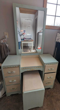 Vintage Vanity / Dresser