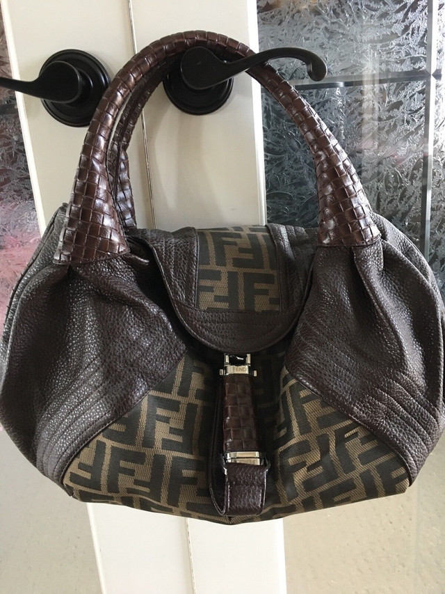 Handbag Purse  in Women's - Bags & Wallets in Red Deer