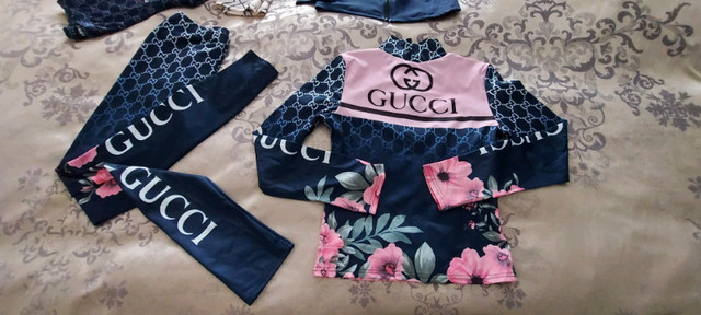 Designer track suit ensemble sport Gucci size medium  dans Vêtements  à Ville de Montréal - Image 4