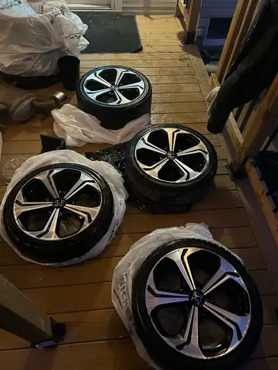 Selling a set of OEM 9th gen Civic Si “blade” rims. Came off my Si — switched to HFP setup for winte...