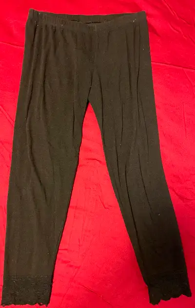 Soft Capris Leggings with Lace Cuffs Size L, View more